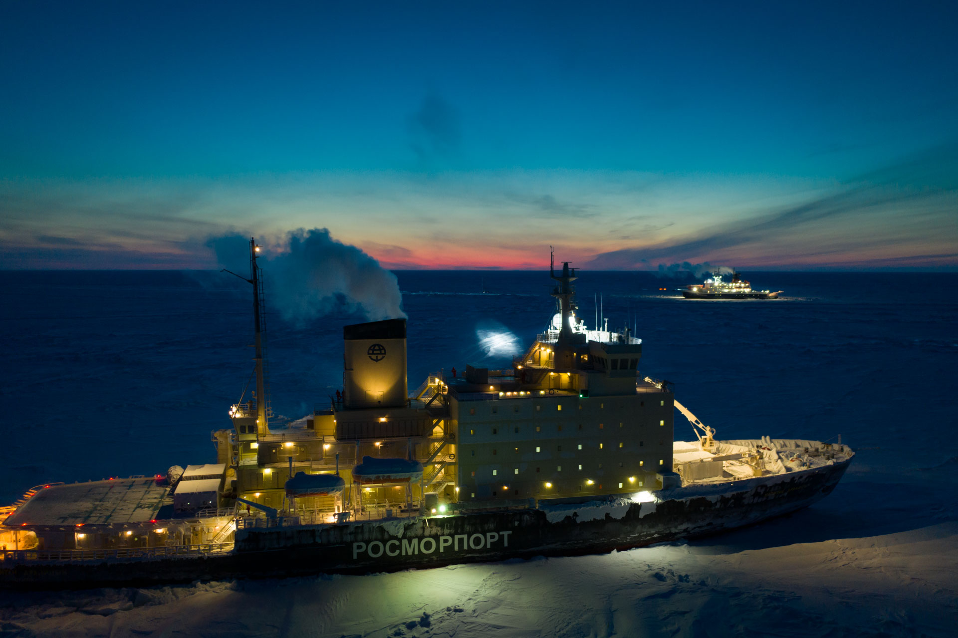 Kapitan Dranitsyn icebreaker reaches Polarstern during MOSAiC