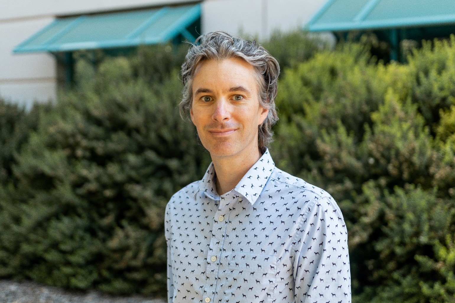 Pre-pandemic, Chris Cappa poses on the campus of the University of California, Davis, where he researches air pollution, climate, and light absorption by atmospheric aerosols.