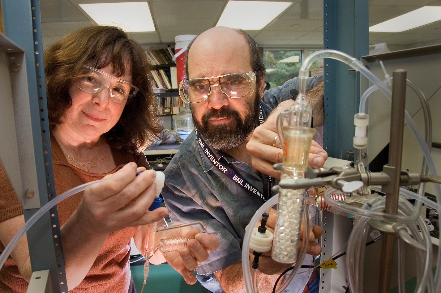In 2007, Springston, at right, shared a patent with BNL’s Judy Lloyd, left, for a device that measures precursor chemicals in ozone formation. Photo is courtesy of Brookhaven National Laboratory. 